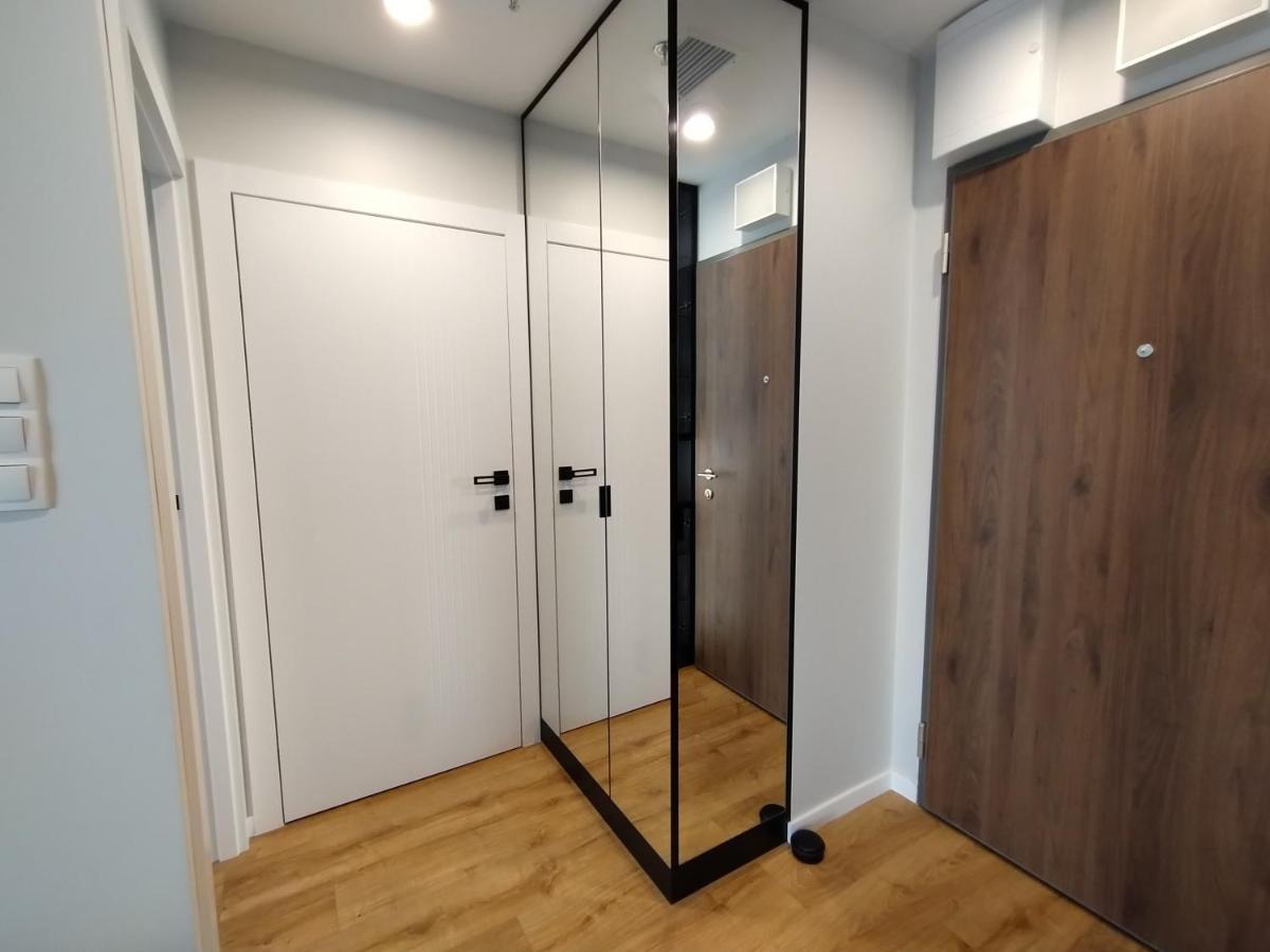 Wola Tower Deluxe Separate Bedroom With Free Garage - By Perfect Apart Warszawa Zewnętrze zdjęcie