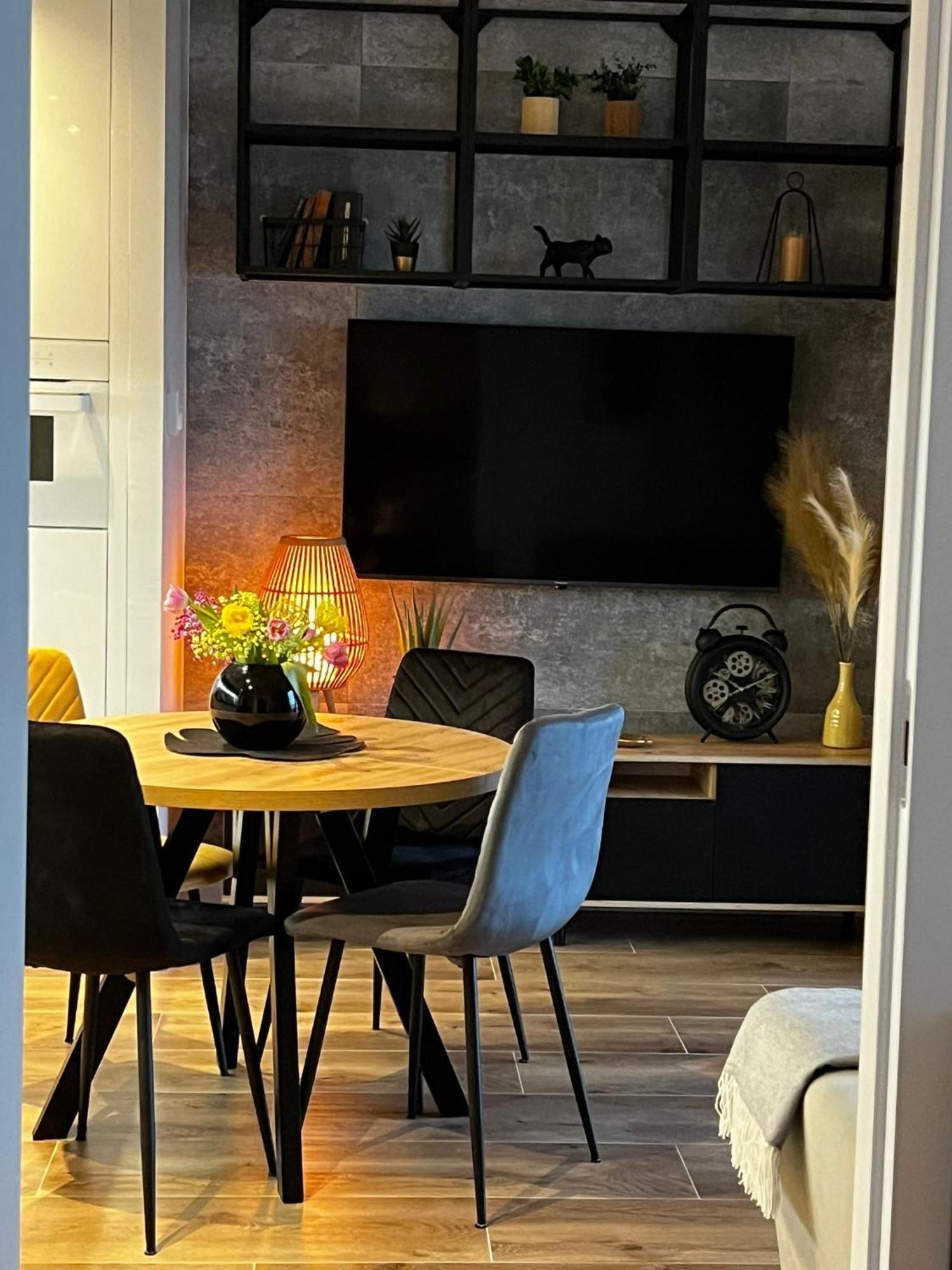 Wola Tower Deluxe Separate Bedroom With Free Garage - By Perfect Apart Warszawa Zewnętrze zdjęcie
